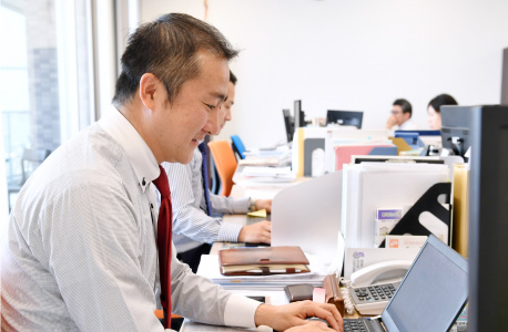 仲介事業部　伊津野 敦